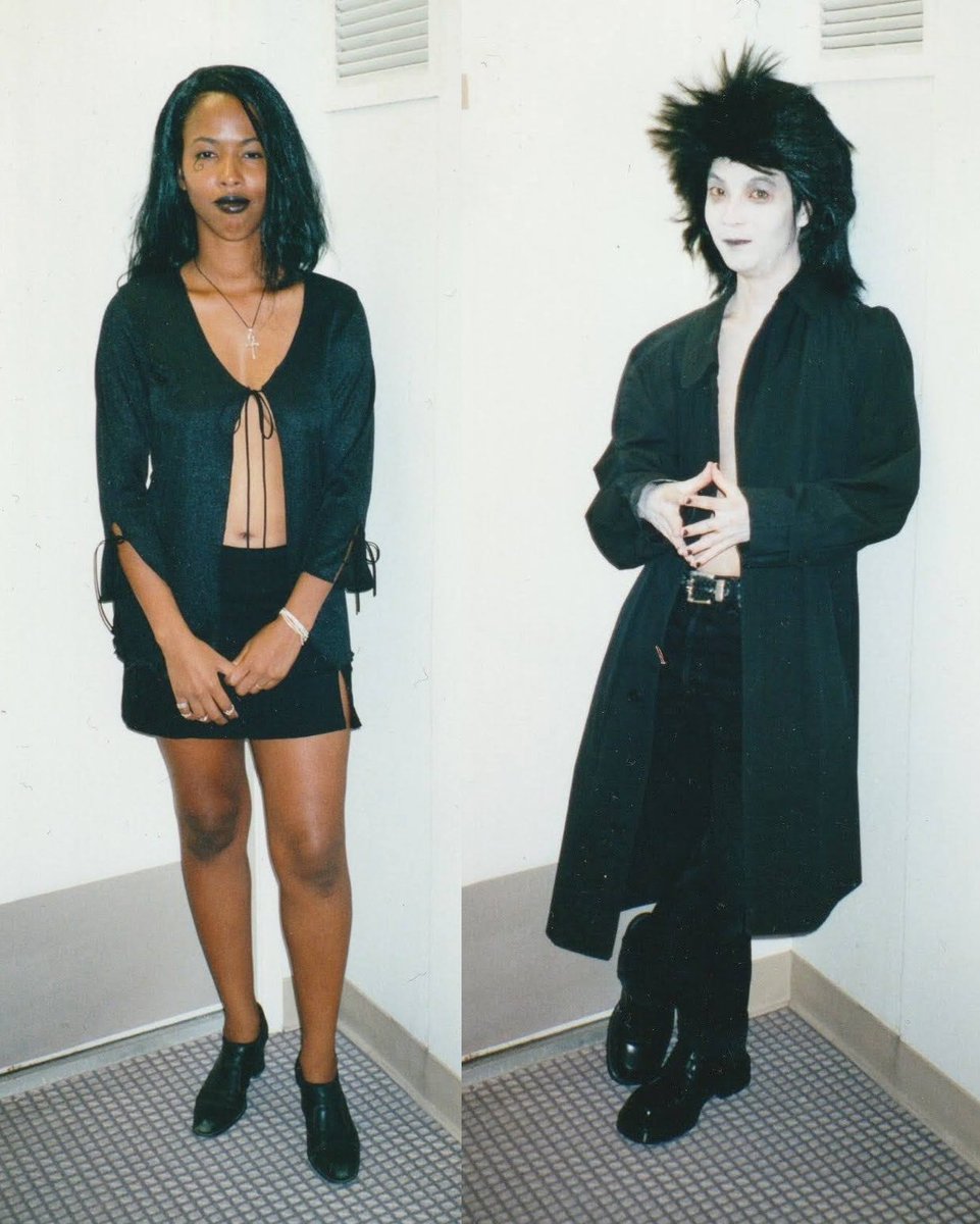 Halloween costumes from a couple decades ago seems relevant now that Sandman is on Netflix!