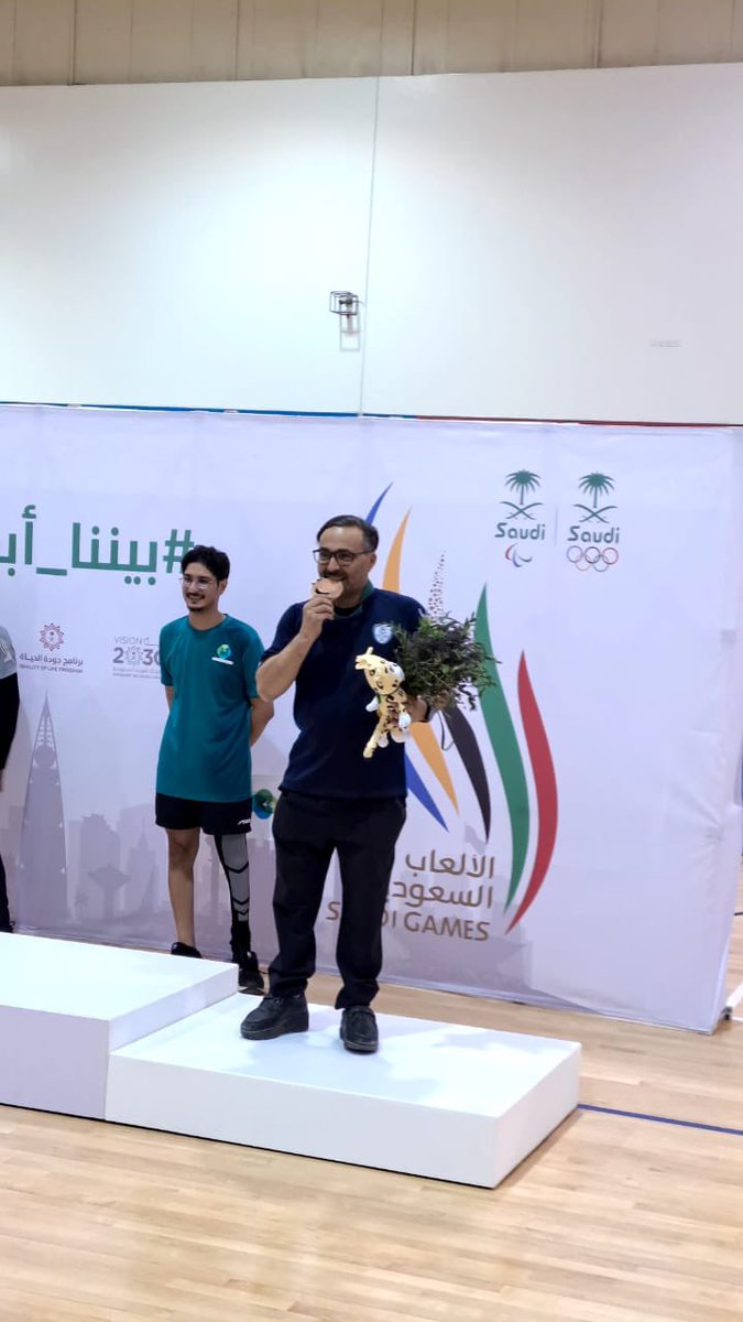 hail_tc1's tweet photo. بطلنا جزاء الشمري على منصة التتويج حيث حقق المركز الثالث والميدالية البرونزية🥉
 في كرة الطاولة البارالمبية وقوف ضمن #دورة_الالعاب_السعودية_2022 والمقامة في الرياض 

الف مبروك لبطلنا والقادم أفضل 👏👏 https://t.co/lNzTGWxXox