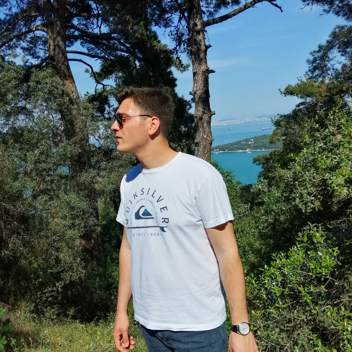 Bir reddit kullanıcısı yapay zeka kullanarak hayatı boyunca hiç sevilmemiş yalnız bir insanın nasıl göründüğünü çizmiş