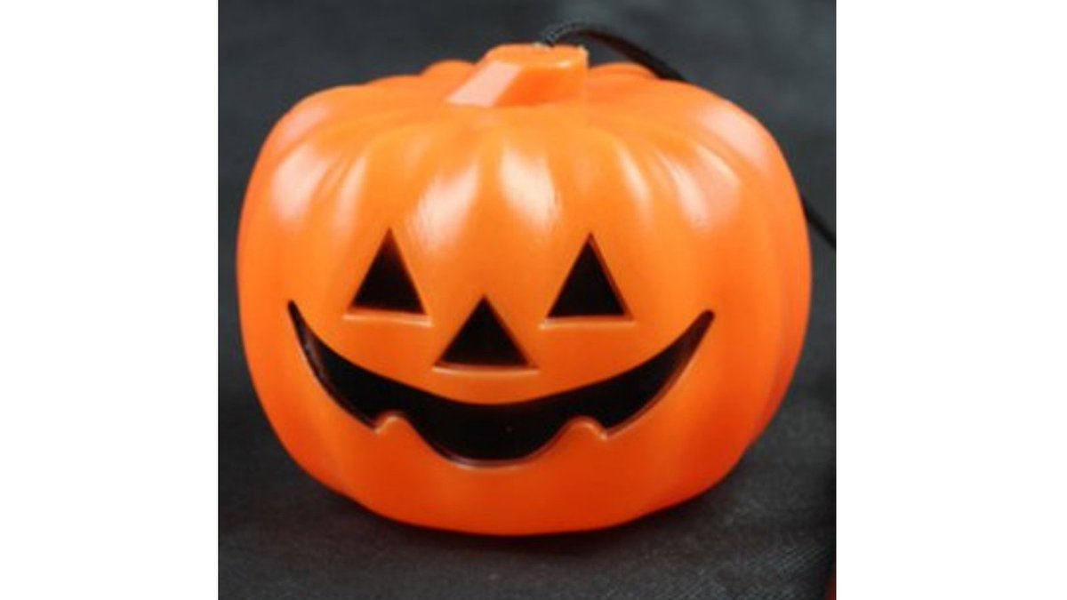 Como todas las noches de Halloween de los últimos 12 años en cualquier momento sonará el timbre y cuando abra la puerta no encontraré a nadie en el pasillo y habrán dejado una calabaza de plástico sobre el felpudo. Así sucederá, como desde hace 12 años&gt;&gt;&gt;