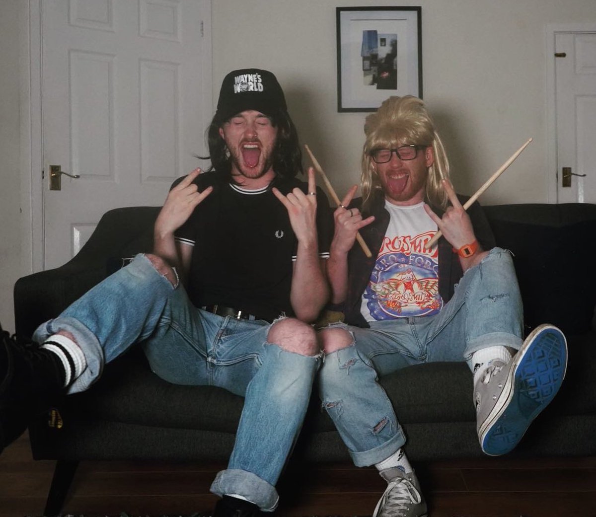 PARTY TIME!!! EXCELLENT!!! 🎸