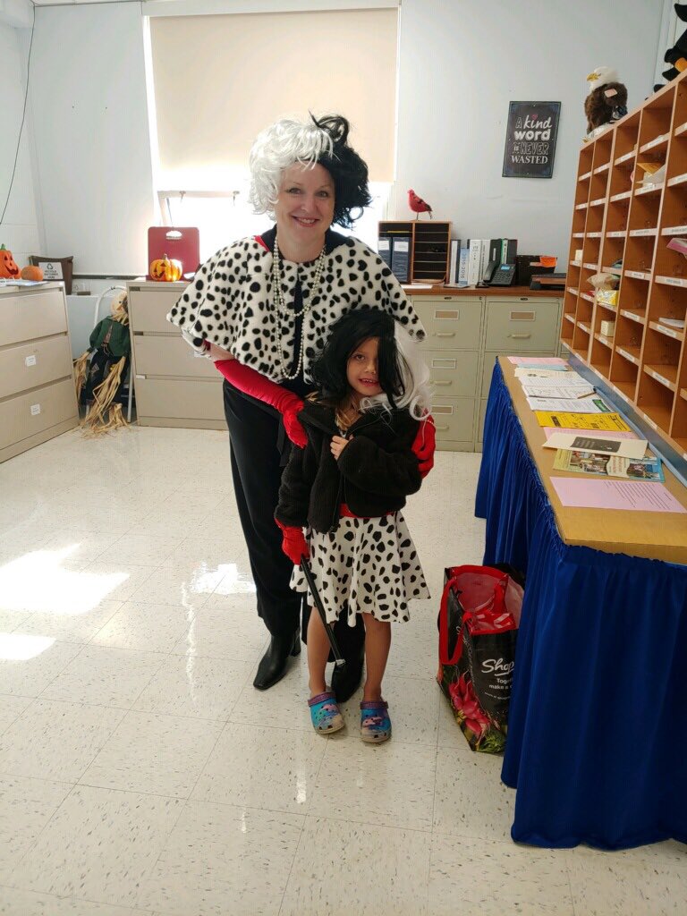 PrincipalMESEPS's tweet photo. Happy Halloween. Loved having two mini-mes!! @EatontownSuper @tmicciulla @memorialBrogna #101staffmembers https://t.co/hOkouTUT1X