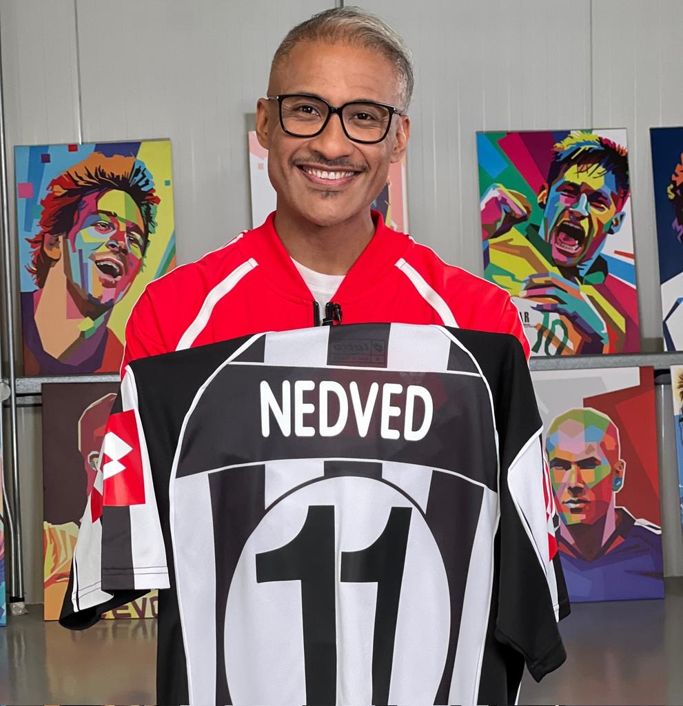 حكاية السهم الأشقر "بافل نيدفيد"  
غداً في "دريت أو ما دريت"
تابعوا الحلقات يوميا على إم بي سي أكشن #MBCAction 
#يوفنتوس #بيانكونيري #كورفا_سود #نيدفيد #ديلبييرو  #الدوري_الإيطالي #كالتشيو
#furiacieca #nedved #juventus  #bianconeri #juve #seriea #DelPiero