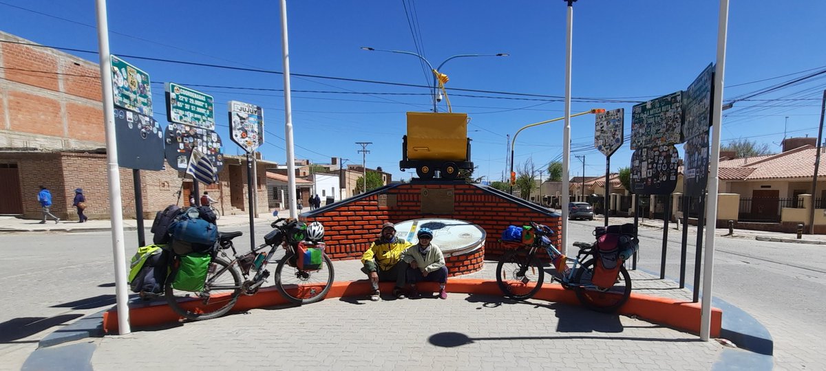 Felipee1899's tweet photo. Fin de la #Ruta40 , nuestro Pabellón en tierras argentinas al pie de los Gigantes Dormidos, #Iruya desde donde descansa el Cóndor y las #SalinasGrandes desde la ruta 52 a pocos kms de llegar.

Gracias ganas de vivir y a la bicicleta 🙏🏽🙌🏽 https://t.co/0Pdr6LkUWb