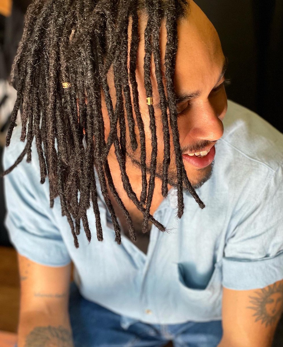 ZionDreadmaker's tweet photo. Veja esses #locs com extensões que criamos para o Caio !

#antesedepois #beforeandafter #locs #locstyles #locsmen #byziondread #brownskin #blackmen https://t.co/QOkEWiQBcY