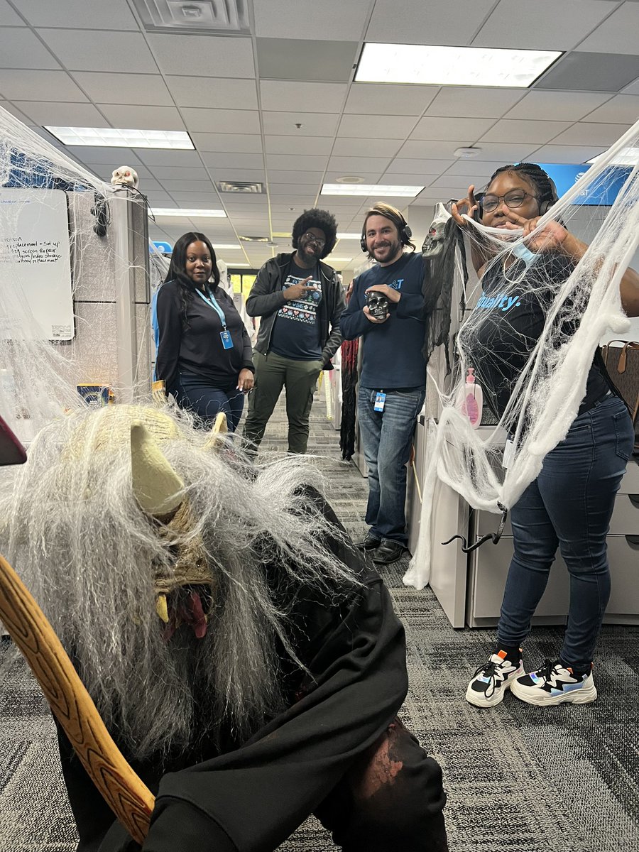 sg939y's tweet photo. HAPPY HALLOWEEN 🎃 VSE HAD A BATTLE OF THE AGES !! ALPHA 1 was giving SAW inspired Graveyard scene !! #VSE #OSA #LIFEATATT @SClasberry @thedoscarver @woolverton_b @Angellaavse #ATLANTAVSEVERYBODY @VirtualSalesExp @WeRtheNAC #NAC https://t.co/7EFypBRq6X