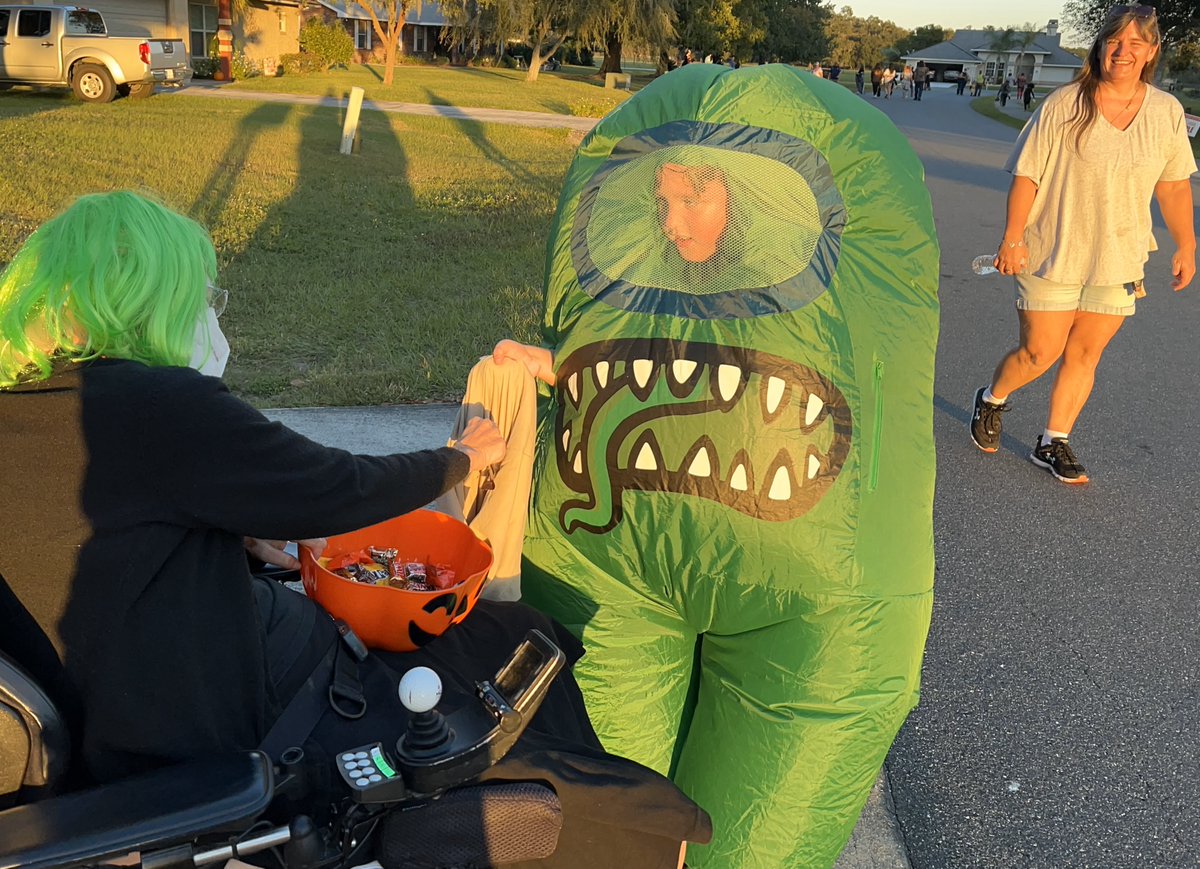 glennmarston's tweet photo. Carol Marston greets trick-or-treaters on #Halloween 2022 in Bushnell, Florida. Happy Halloween! https://t.co/Ua5IzpXyTa