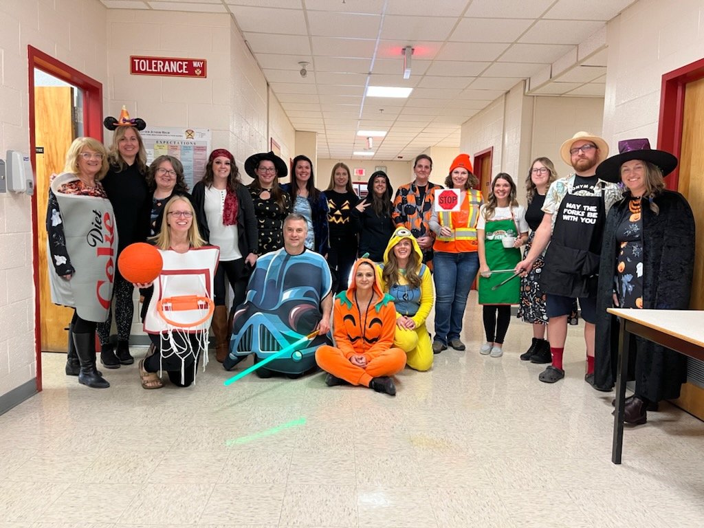 JennaBarney's tweet photo. Happy Halloween! 👻 🎃 Be safe! @XavierJRH @NLESDCA https://t.co/cGRma3j9Me
