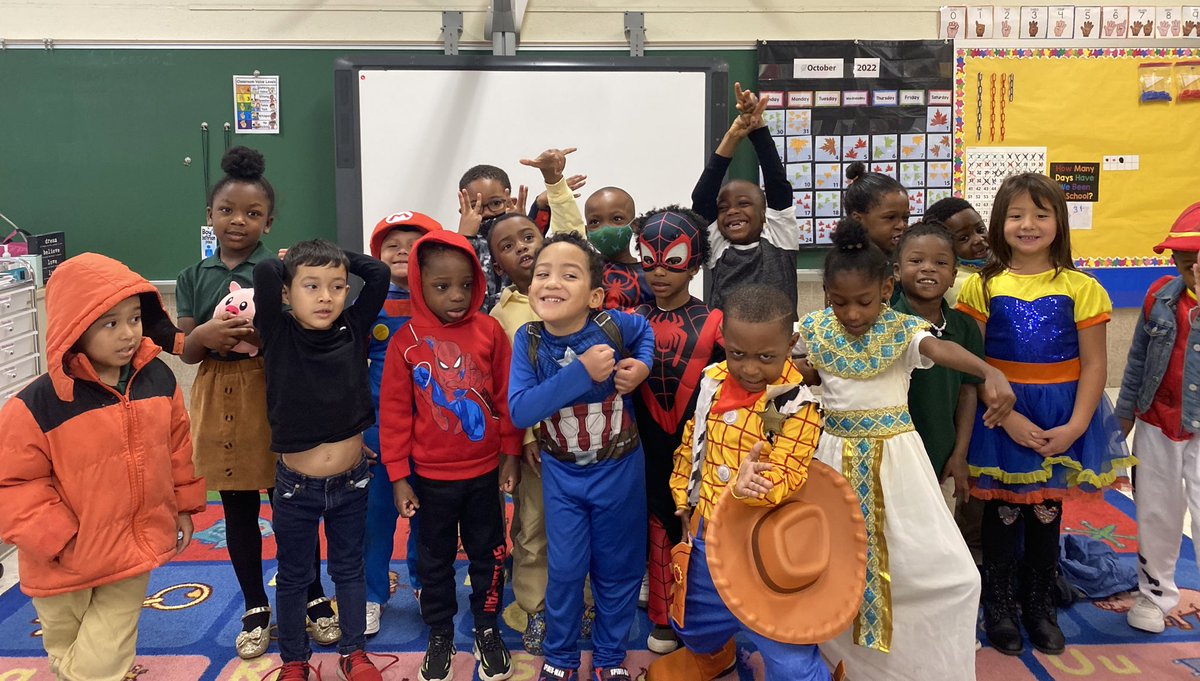 MsKeyser_'s tweet photo. Today my kiddos dressed up as their favorite book characters! They’re so adorable and LOVE taking pictures lol. 

@TeamWoodmoor #BookCharacter #CostumeDay #TeamBCPS #Kindergarten #SchoolFun https://t.co/F91ynNtONt