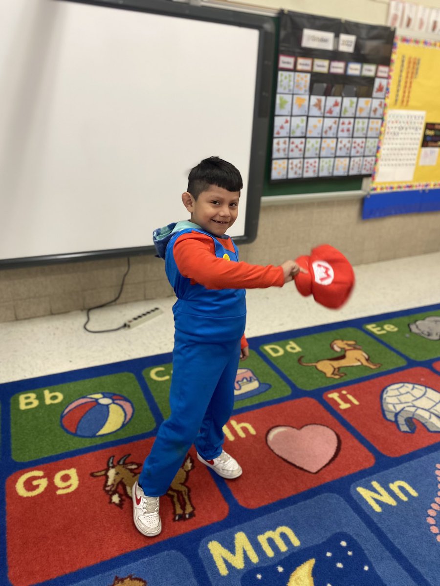 MsKeyser_'s tweet photo. Today my kiddos dressed up as their favorite book characters! They’re so adorable and LOVE taking pictures lol. 

@TeamWoodmoor #BookCharacter #CostumeDay #TeamBCPS #Kindergarten #SchoolFun https://t.co/F91ynNtONt
