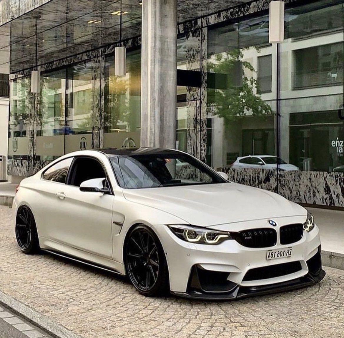 Bmw f80 m3 в крутой раскраске. Инста бмв. Инста бмв. Фото крутых машин бмв с подсветкой. Bmw m3 sport.