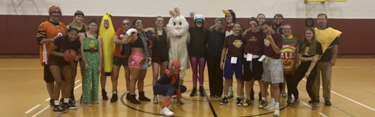 Halloween practice is always fun when dressed up! Great costumes and competitive games that led to lots of laughter! Happy Halloween 🎃 👻 Lady Jags⛹️‍♀️