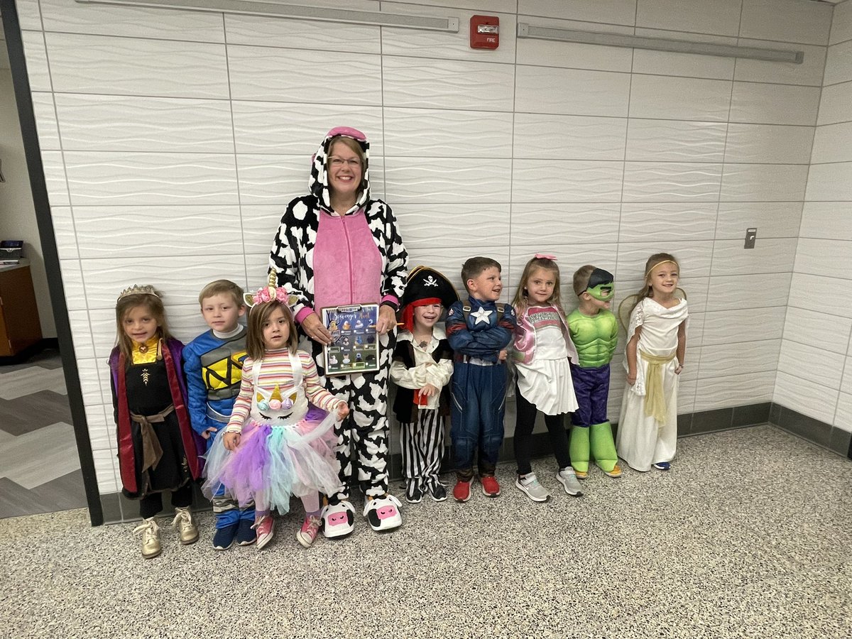 tbrin0579's tweet photo. Happy Halloween Pre-k! @WindomElem https://t.co/gqX8rh9YoE