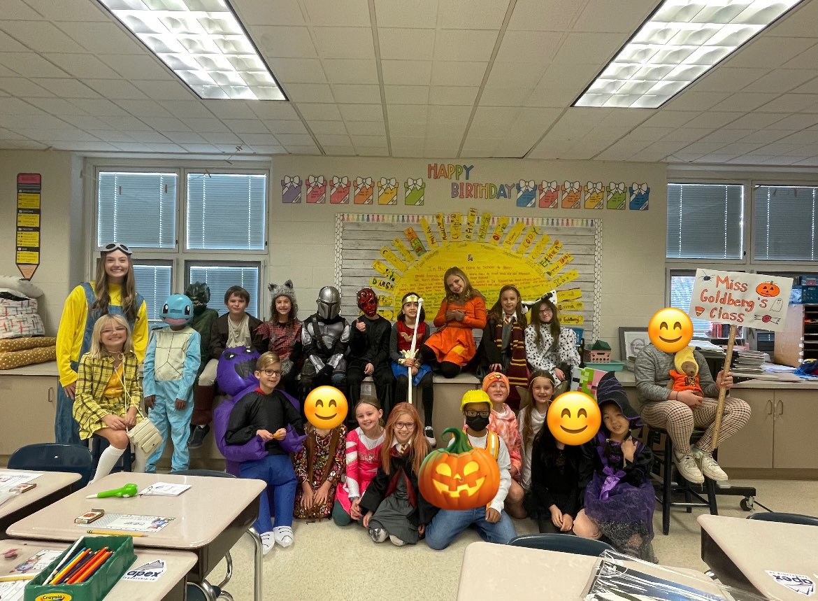MissGoldbergCB's tweet photo. Happy Halloween from @CBBridgeValley third grade! Check out all these great costumes! 🎃👻 https://t.co/CNW9hBisRh