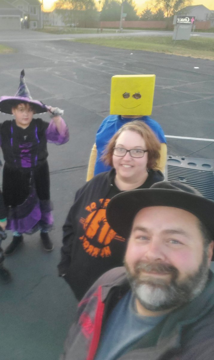 DADL0AF's tweet photo. Happy Halloween from all the Loaves!
#Halloween #HappyHalloween https://t.co/OXFE5g5uia