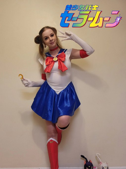 In the name of the Moon, I'll pleasure you 😏🌙  Happy Halloween everyone! https://t.co/8iMd0Yiptm