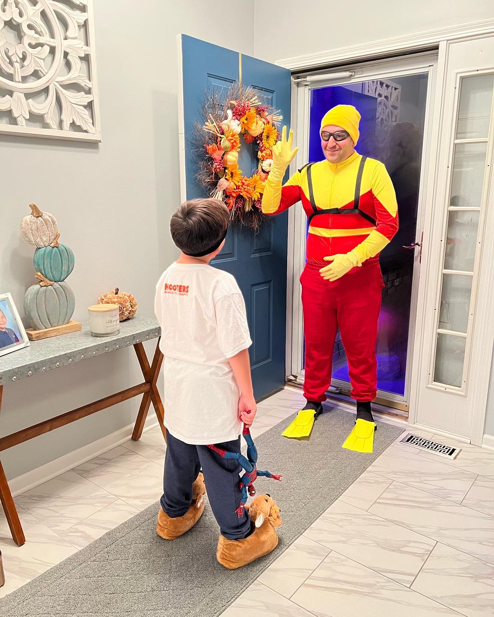 americoaiden1's tweet photo. We’re big fans of the movie Big Daddy because it’s our true bond!! @AdamSandler #HappyHalloween #Godson #ScubaSteve #ScubaSam https://t.co/WsZj7N6cQI