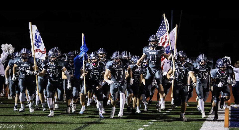 🏈⚓️💙This Explorer team sailed through the first game of the playoffs with a shut out 31-0 (11-0 season).  Defense rocked it-3 interceptions, including a pick 6 and a blocked field goal!💙⚓️🏈 flickr.com/photos/perifam… <a href="/RollHudFootball/">Hudson Football</a>