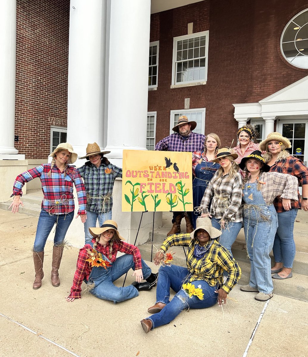 JRoberts_OMReb's tweet image. I work with some pretty OUTSTANDING folks if I do say so myself! #CSSFYE #Halloween #OleMiss #Outstanding #StudentSuccess