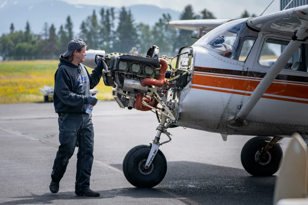 angleofattack's tweet image. Mechanic Joe helping chase down an oil leak issue. We're cleaning everything off so we can figure it out. Scrub-a-Dub-Dub. 

➖
👉🏻Learn with us — Online Ground School and/or Checkride ACE — LINK IN BIO
➖

#AngleofAttack #avgeek #aviation #flying #aviator