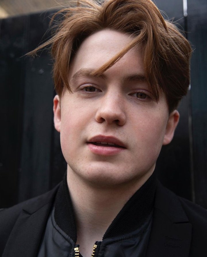 heartstbrasil's tweet photo. Infelizmente se sentindo forçado a isso, Kit Connor se assumiu bissexual no Twitter!  

"Eu sou bi. Parabéns por forçar alguém de 18 anos a se expor. Eu acho que alguns de vocês perderam o ponto da série. Tchau" https://t.co/cQBhZ5oaPW