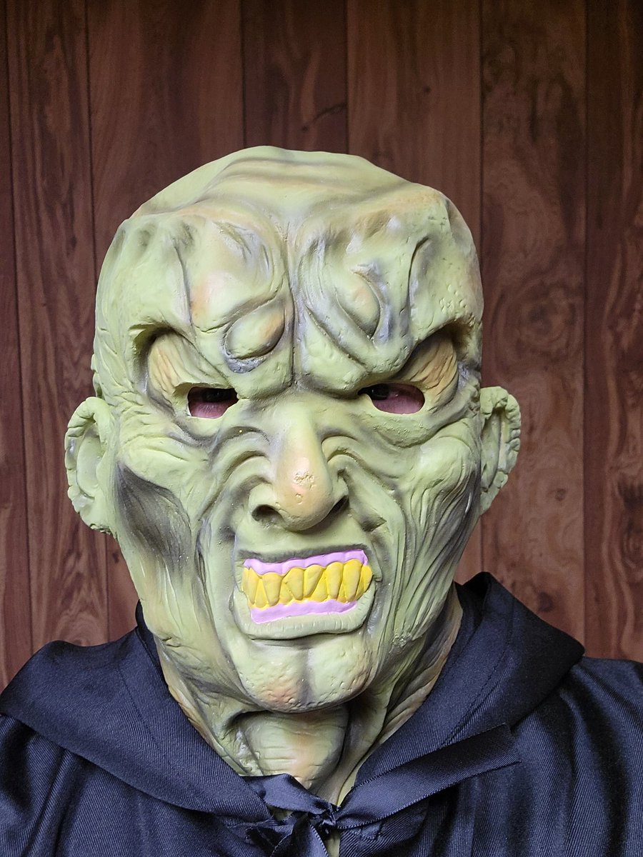 Ry_Hulk's tweet photo. I got a scary mask for Halloween. But now it won't come off! How do I get it off? @RL_Stine #Halloween #Goosebumps #HauntedMask https://t.co/grPI93GOit
