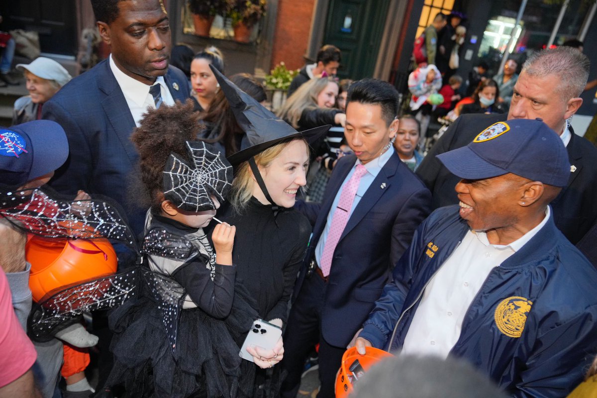 nycgov's tweet photo. 🎶 Darkness falls across the land
The midnight hour is close at hand 🎶

#TrickOrStreets https://t.co/RD6XbPCh2l