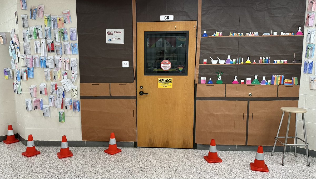 mrcdccc's tweet photo. My young engineers are hard at work, designing and building strong bridges that must hold at least two science textbooks (8.8lbs) 🤓🛠️🪛 https://t.co/bVWH1yj4bG