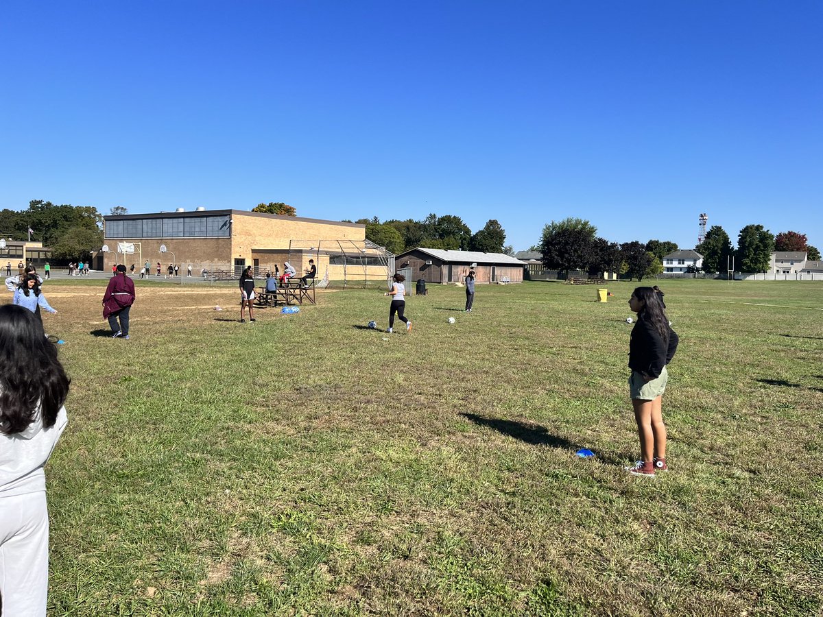 missctomrsd's tweet photo. September was a busy month to say the least…and October is just about over but finally getting around to posting some of the PE kiddos showing off their talents. Block 1 soccer and Block 2 tennis with Mrs. Dill. So many great skills have been learned!!! So proud. https://t.co/2dWBJvEBt8