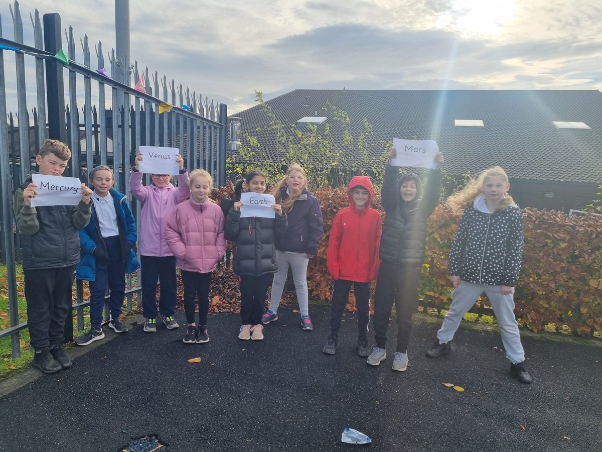 CarmondeanP3's tweet photo. Today we learned about the size of the planets and how to visualise the distance between them. The best way to do this? A fruity solar system and a visit to our playground to understand the size of our solar system! ππ @carmondean_ps #outdoorlearningday #nowallslearning https://t.co/7G67Sm5Zgx
