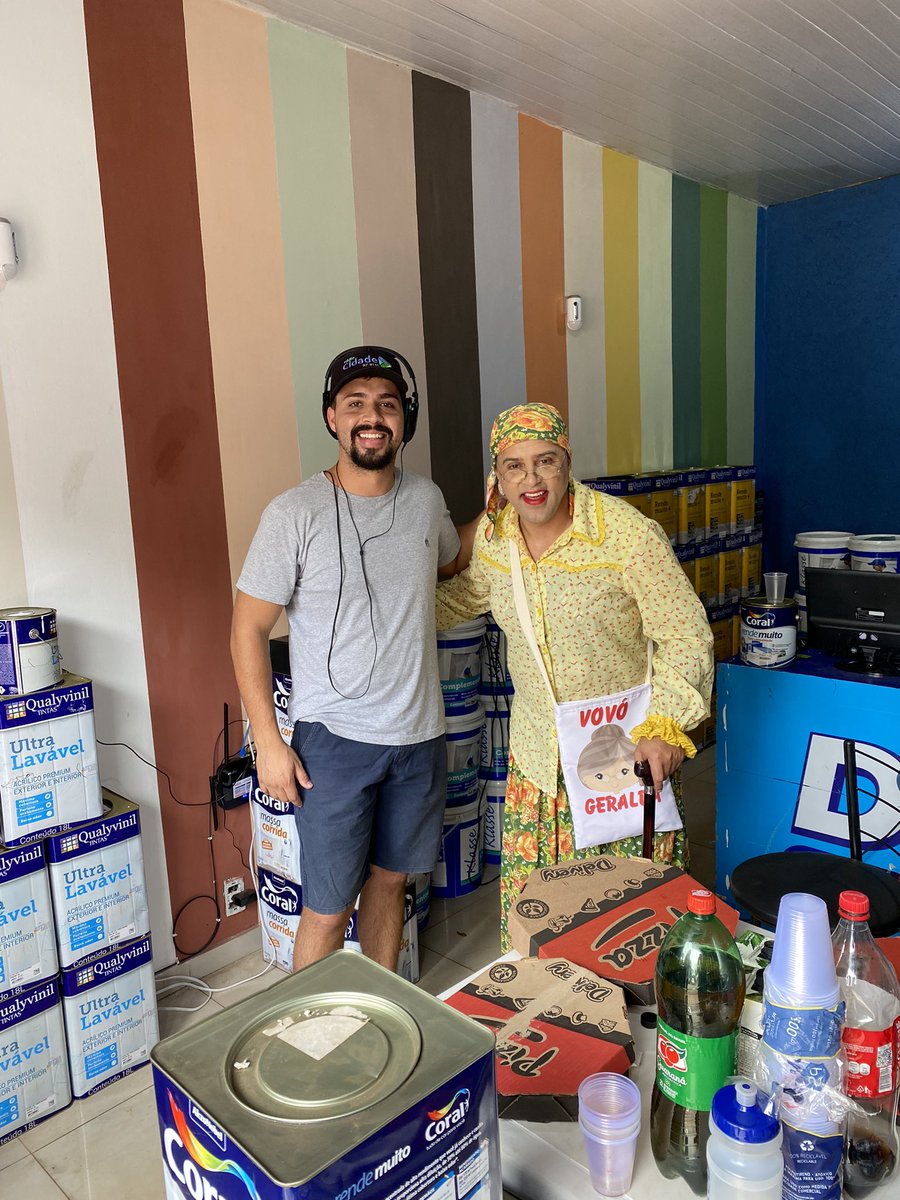 RogrioPrado17's tweet photo. Com a Vovó Geralda e Rádio Cidade. https://t.co/G4TQ4ZZv3J