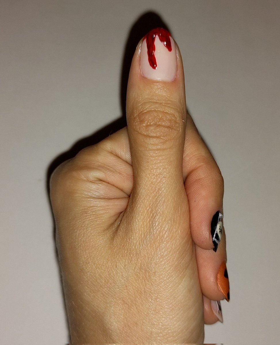 Diana_Diix's tweet photo. Manicura para Halloween ๐๐ธ๏ธ๐โโฌ
#manicure #nailart #nailshalloween #halloween #nailsathome #deliplus #kikomilano #catrice #w7 #almondnails #dibujosamanoalzada #stickers https://t.co/4mWwXTee8b