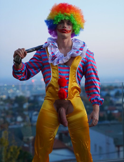 Trick or treat? 🤡 https://t.co/dKUnBv8UjA