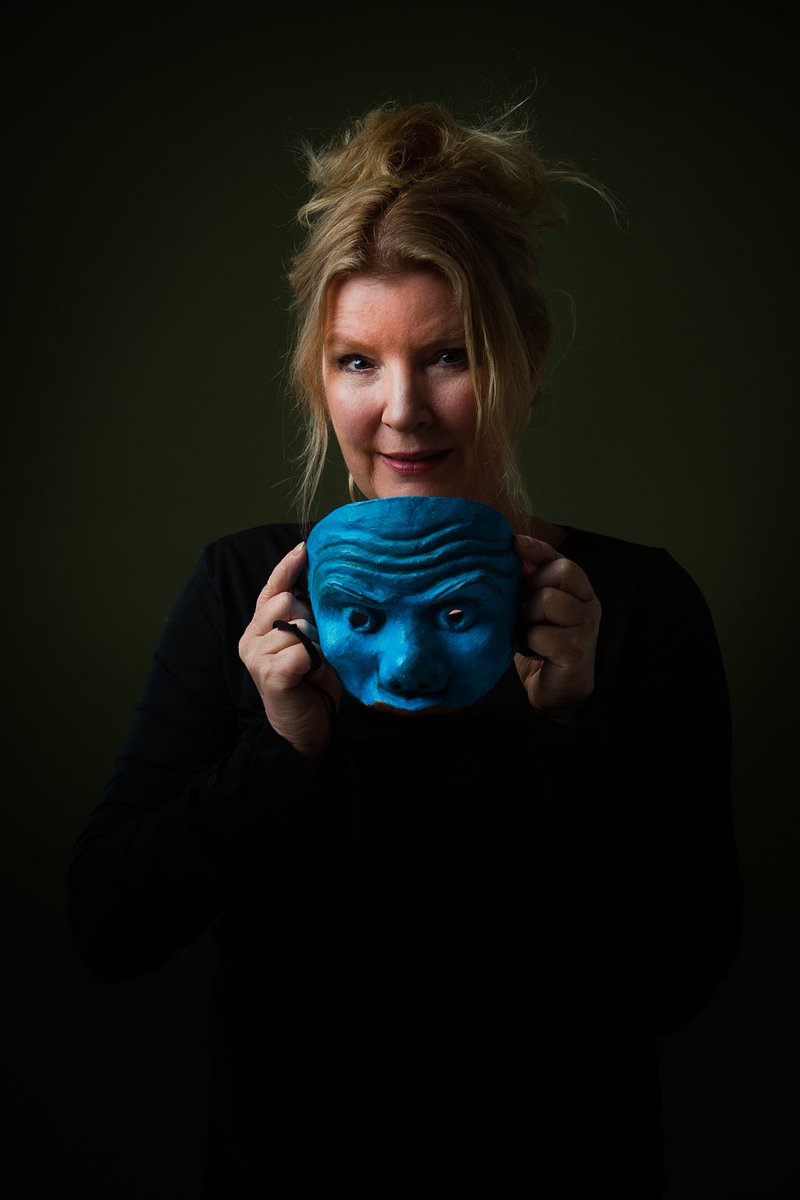 Enjoying Halloween with Harlequino!! Each mask has a state which is evoked by the bearer. I choose the Harlequin mask as this is such a fun mischevious state of being #halloween #harlequin #commedia #maskplay #freyastang #simsalabimproductions