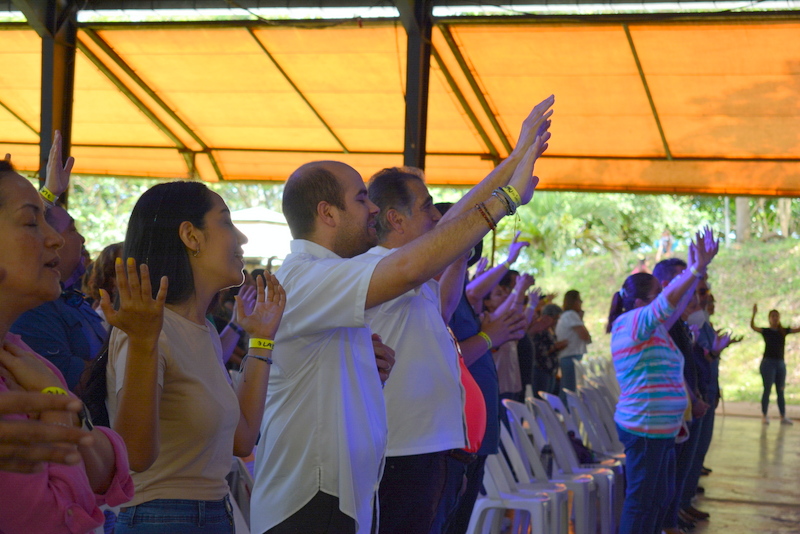 ComunidadCESM's tweet photo. ¡Un fin de semana lleno del Espíritu Santo!
Un poco sobre lo que vivimos en nuestro The Spirit Fest 😍. Gracias a todos por acompañarnos y haber sido parte de esta bendición.
#LaComu #RadioESM #TheSpiritFest https://t.co/OqLZY1UHM6