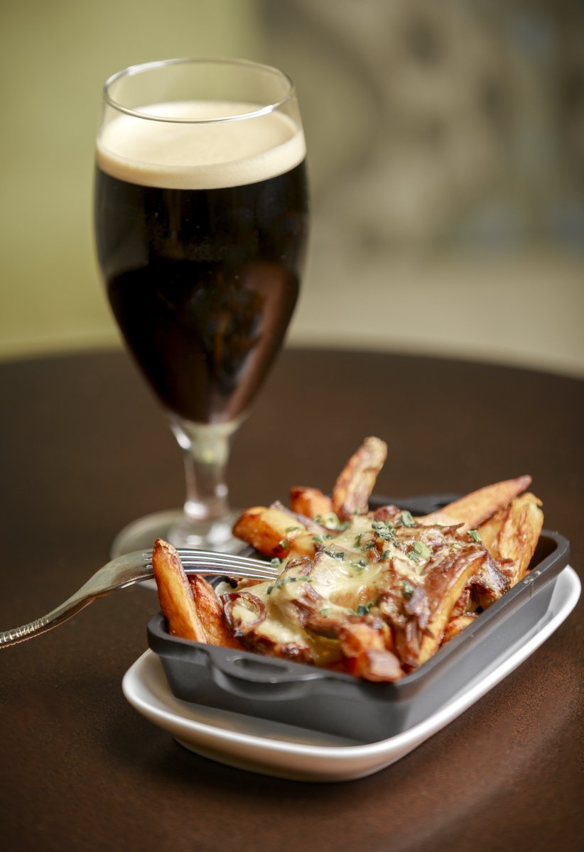 seaportboston's tweet photo. Join us in TAMO Bistro + Bar, on International Stout Day!, and meet brewer Tim with #DevilsPurseBrewingCo!  This Thursday, 5 - 7 pm, stop by and enjoy an Intertidal Oyster Stout, (on tap as of 11/3) and a personal-size serving of our autumn Poutine, $14 plus tax &amp; service. https://t.co/LUGm4i6t8j