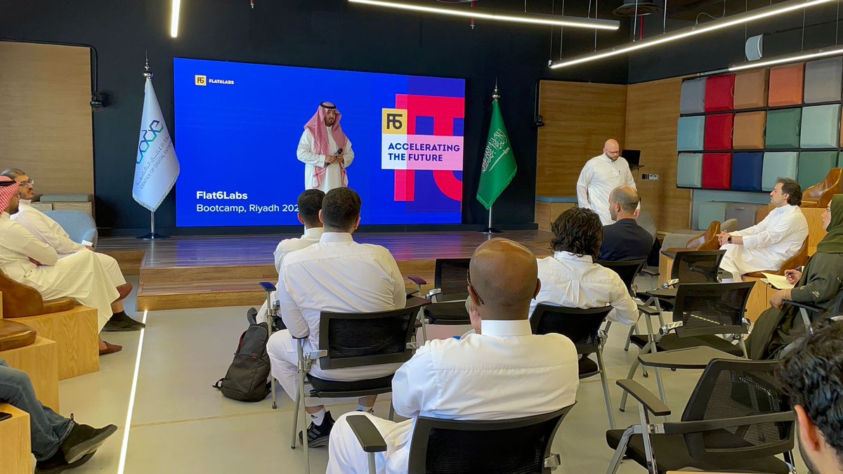 Flat6LabsAR's tweet photo. انتهت فعاليات اليوم الثاني من المعسكر التدريبي الافتتاحي لبرنامج التمويل الأولي بالرياض🇸🇦
و حصلت الشركات على جلسات تدريبية في الإجراءات التشريعية، و نصائح حول كيفية اختيار الكفاءات المناسبة لشركتك الناشئة! https://t.co/u2yscOOo6T