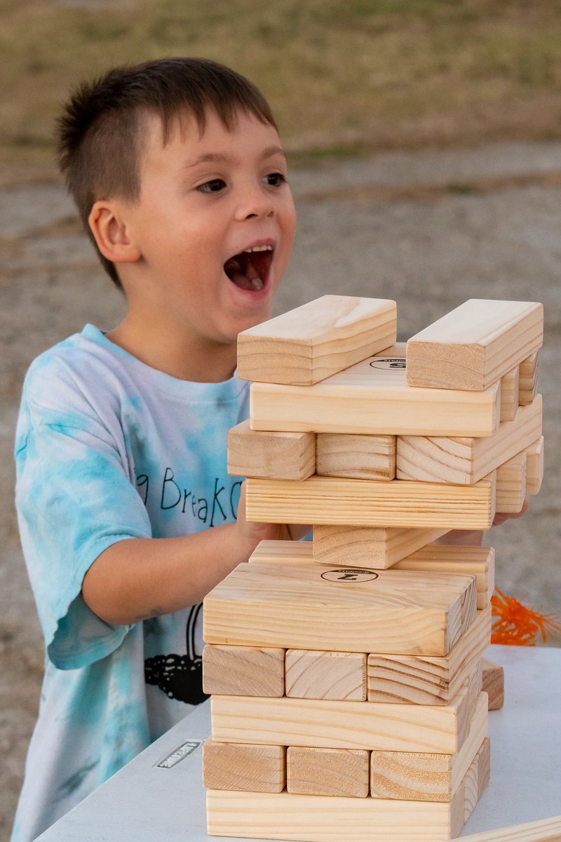 Our thanks to everyone who turned out to our annual ACE  Lights on Afterschool Fall Fest on Thursday, Oct. 20 at the Elgin Middle School football field.
Photos: 
facebook.com/media/set/?van…