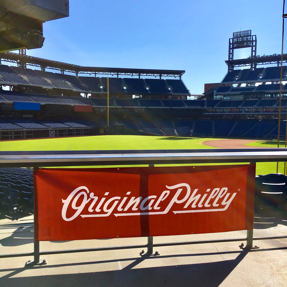 Original_Philly's tweet photo. The calm before the storm. #WorldSeries #RingTheBell #RedOctober https://t.co/kZ2dFK85F2