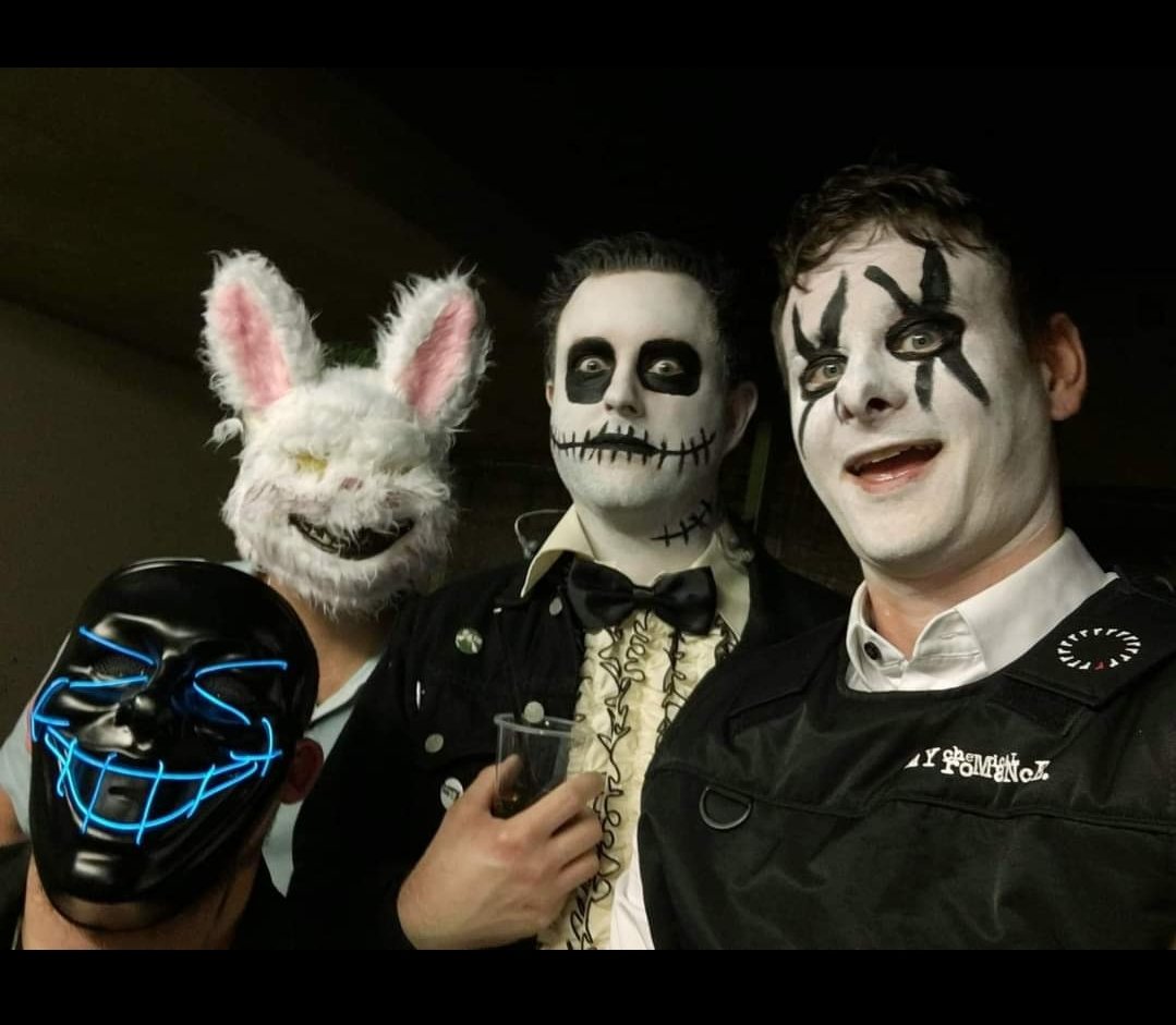 Happy Halloween you beautiful folks!

Love Ghoulish Haze x