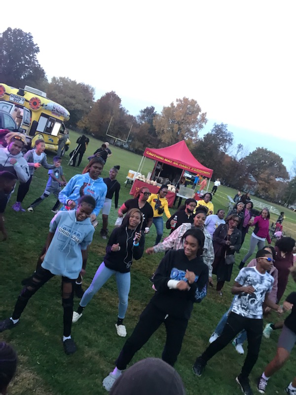 selschools's tweet photo. Thank you to our MJH families and staff for helping to make this year’s bonfire a success! #ArcPride
https://t.co/1eyIPpTZCr https://t.co/vbFMikEkri