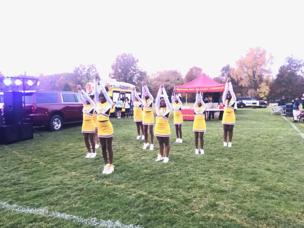 selschools's tweet photo. Thank you to our MJH families and staff for helping to make this year’s bonfire a success! #ArcPride
https://t.co/1eyIPpTZCr https://t.co/vbFMikEkri
