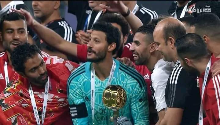 ekramyyounis's tweet photo. اذا تكلمت علي القائد لازم تقول محمد الشناوي الرجولة شناوي الصبر شناوي انكار الذات شناوي حب الكيان شناوي حارس عرين الاهلي  محمد #الشناوي_الافضل_فالقاره https://t.co/22KH6nBt4m