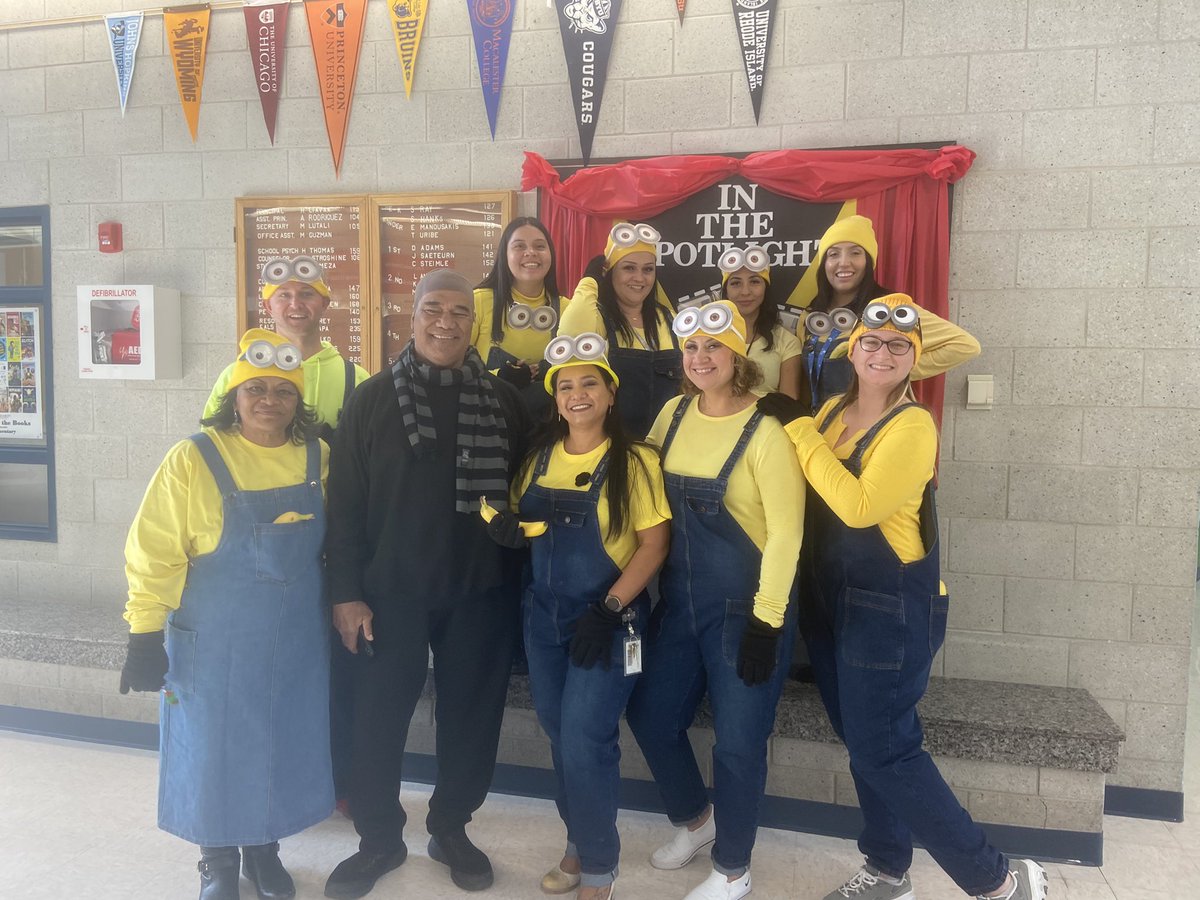 Gru and his minion crew heading out to the Halloween parade!