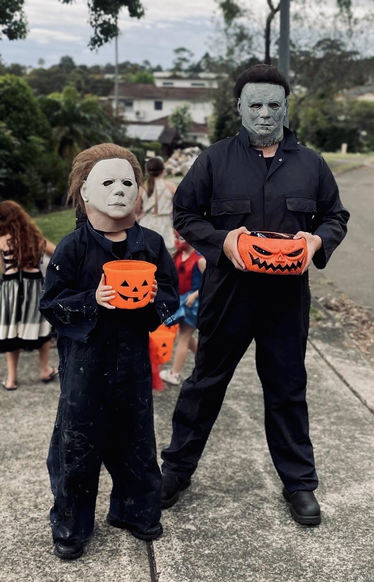 Michael Myers and his Mini Me 🎃👍 #halloween2022

Apologies for freaking out the neighbours