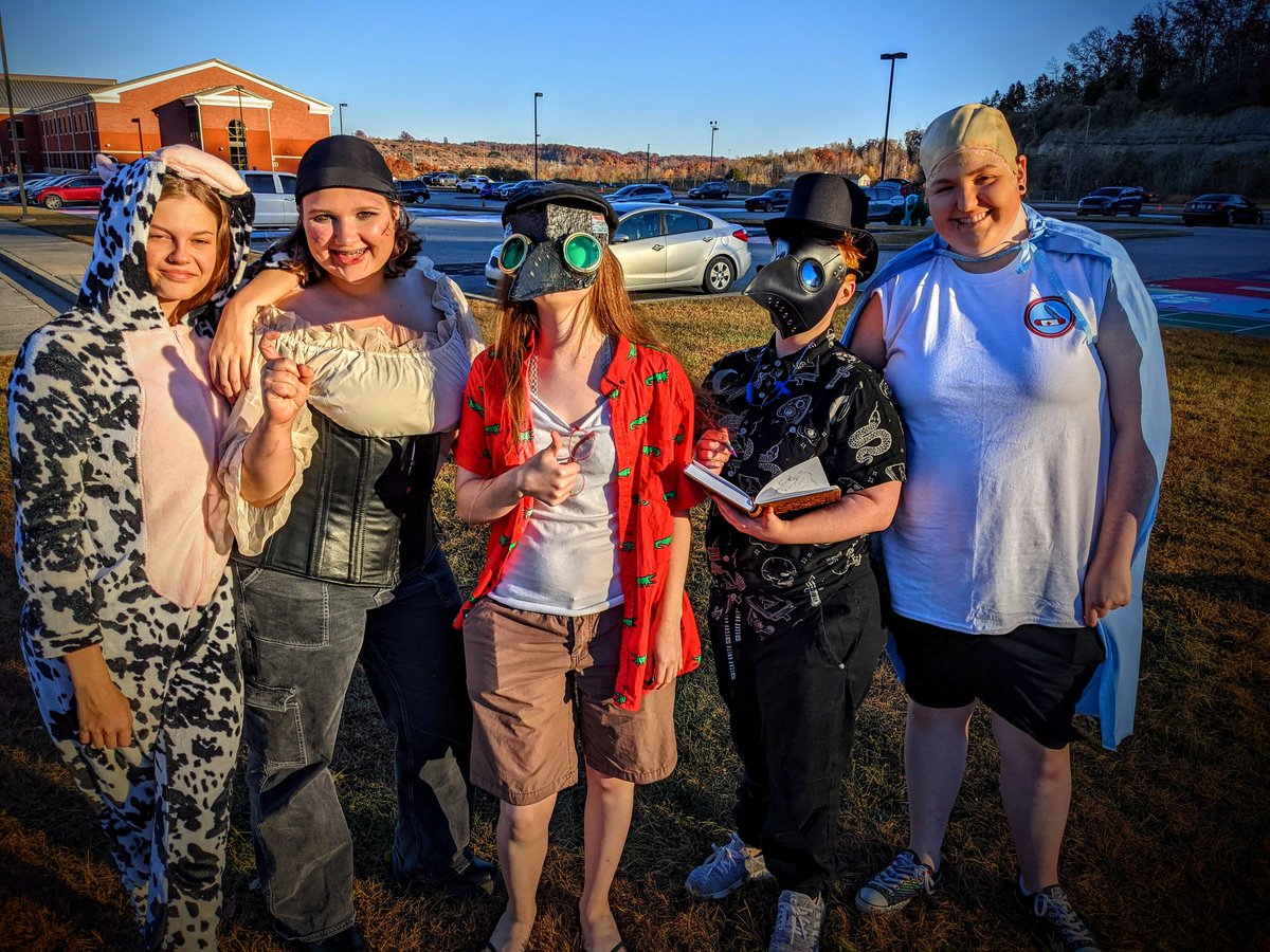 JAGkyBCHS's tweet photo. Happy Halloween! 🎃
We had such a great time at Trunk or Treat on 10/27, and we appreciate all the support you all gave us! We hope you have a safe and happy holiday! https://t.co/t3COV7o27e