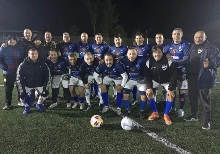 PrensaMidland's tweet photo. #MasterSenior

Disputará la semi con el Dragón. 

El miércoles a las 22hs en el Estadio Ciudad de Libertad el #Funebrero se medirá con @defeweb en una de las semifinales de la Copa de Plata. 

#VamosMidland ⚪💙⚪
#ElClubMasPopularDeLaCiudad https://t.co/fJhN1RIVvP