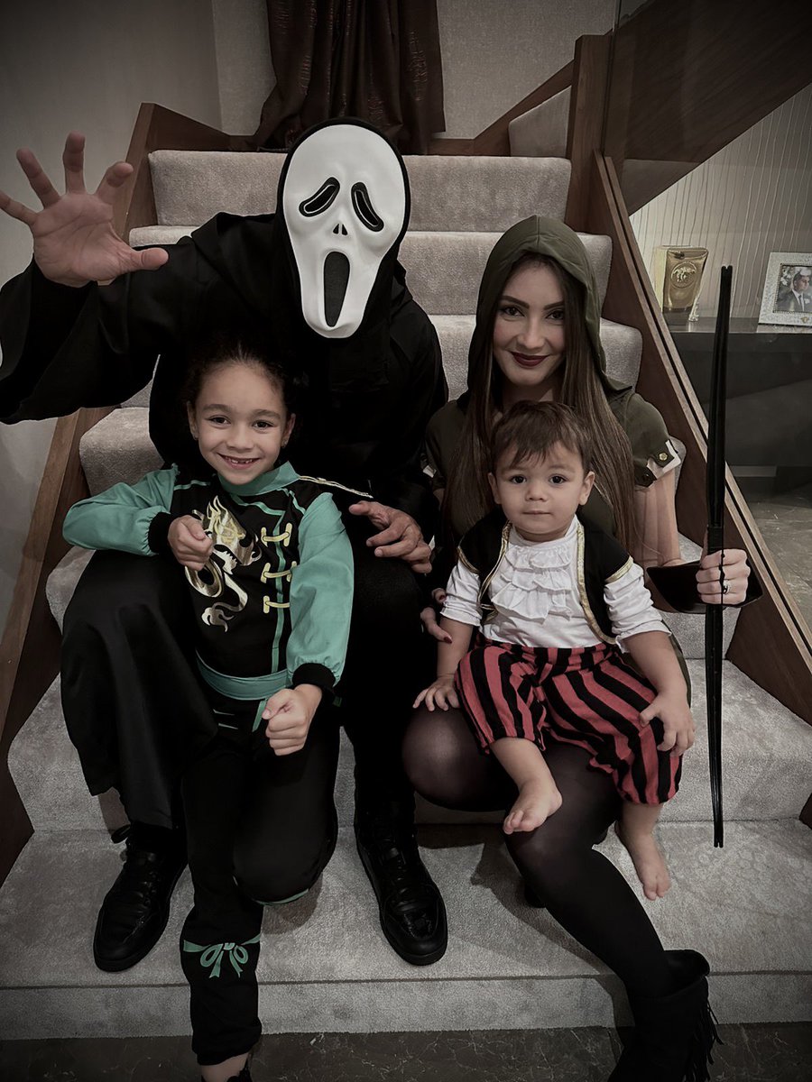 Casemiro's tweet photo. 💀 Happy Halloween night!! 🎃 https://t.co/5eNFJbnzBm