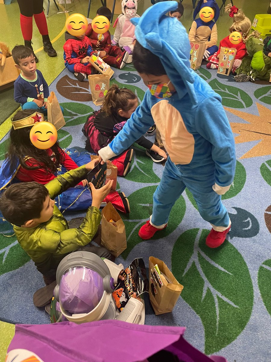MsSuzanne_HIA's tweet photo. Happy Halloween! 🎃 #hiawathapride https://t.co/PZwsVfuUFp