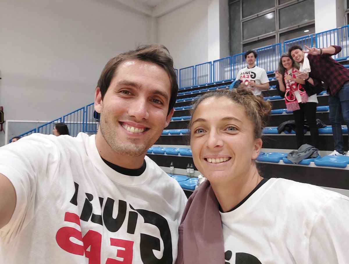 It seems like November is my luky month for spotting my favorite players! 🎾 Hi <a href="/SaraErrani/">Sara Errani</a>, nice to meet you! (cheering friends in the background 😃)